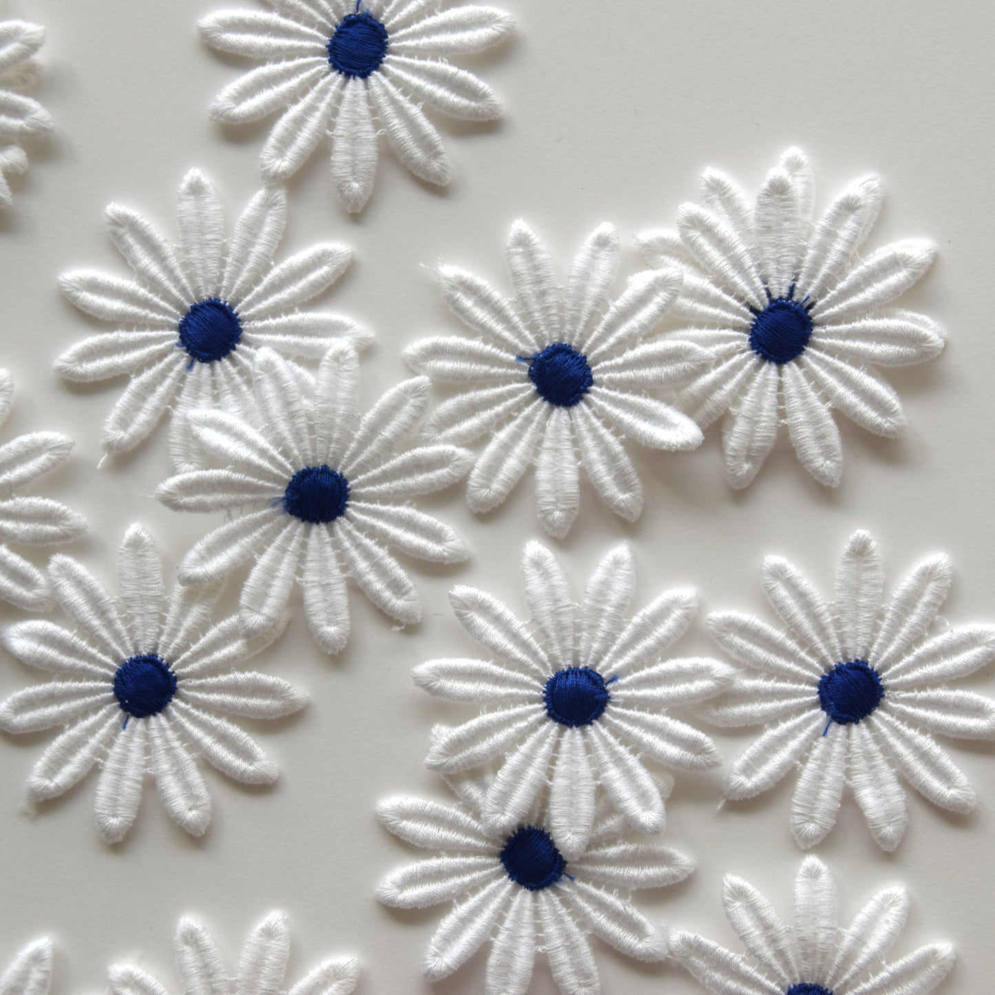 gestickte Blumen