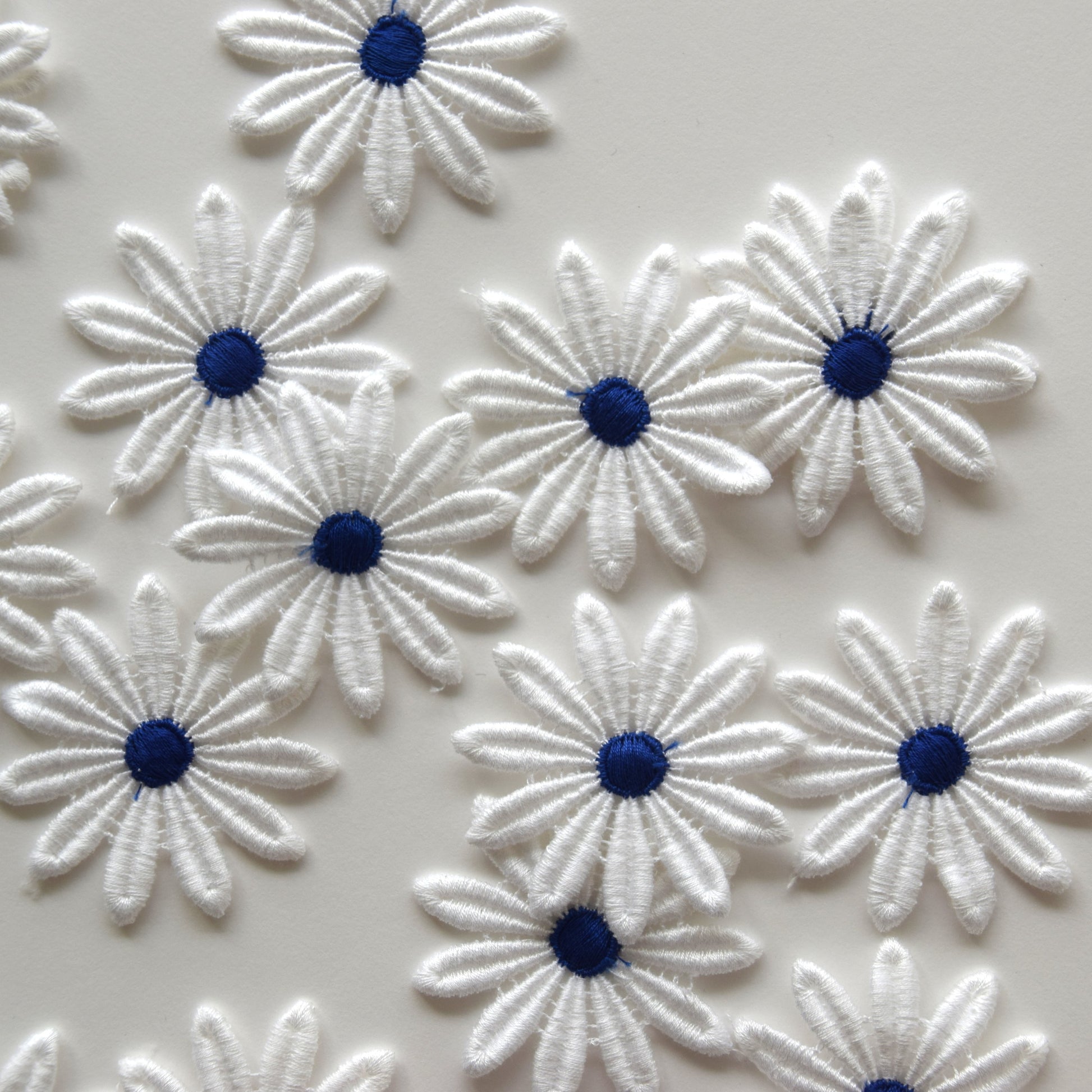gestickte Blumen