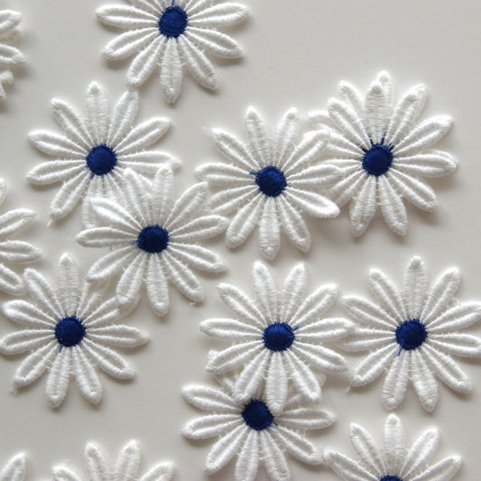 gestickte Blumen